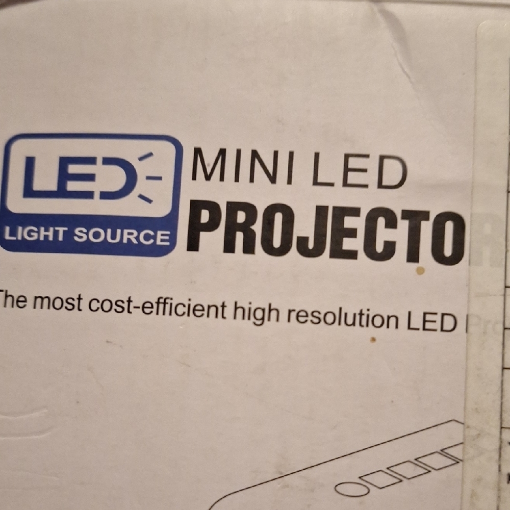 Mini LED Projector - White - Picture 8 of 8